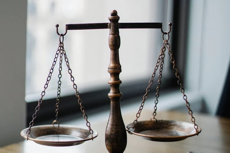 وکیل شرکتها در تبریز | راهنمای جامع امور ثبتی و دعاوی حقوقی