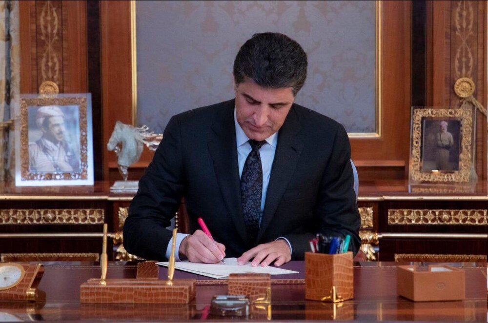 بارزانی: از تصمیم پ.ک.ک برای انحلال و گذاشتن سلاح‌ها بر روی زمین حمایت می‌کنیم