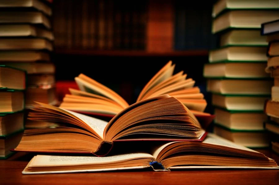 تاثیر ورق زدن فیزیکی کتاب عکس بر خلاقیت و آرامش ذهن